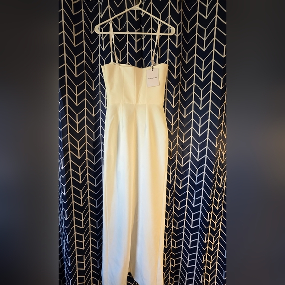 Strapless White Maxi Dress with Scalloped Front Slit Detail - Picture 5 of 7